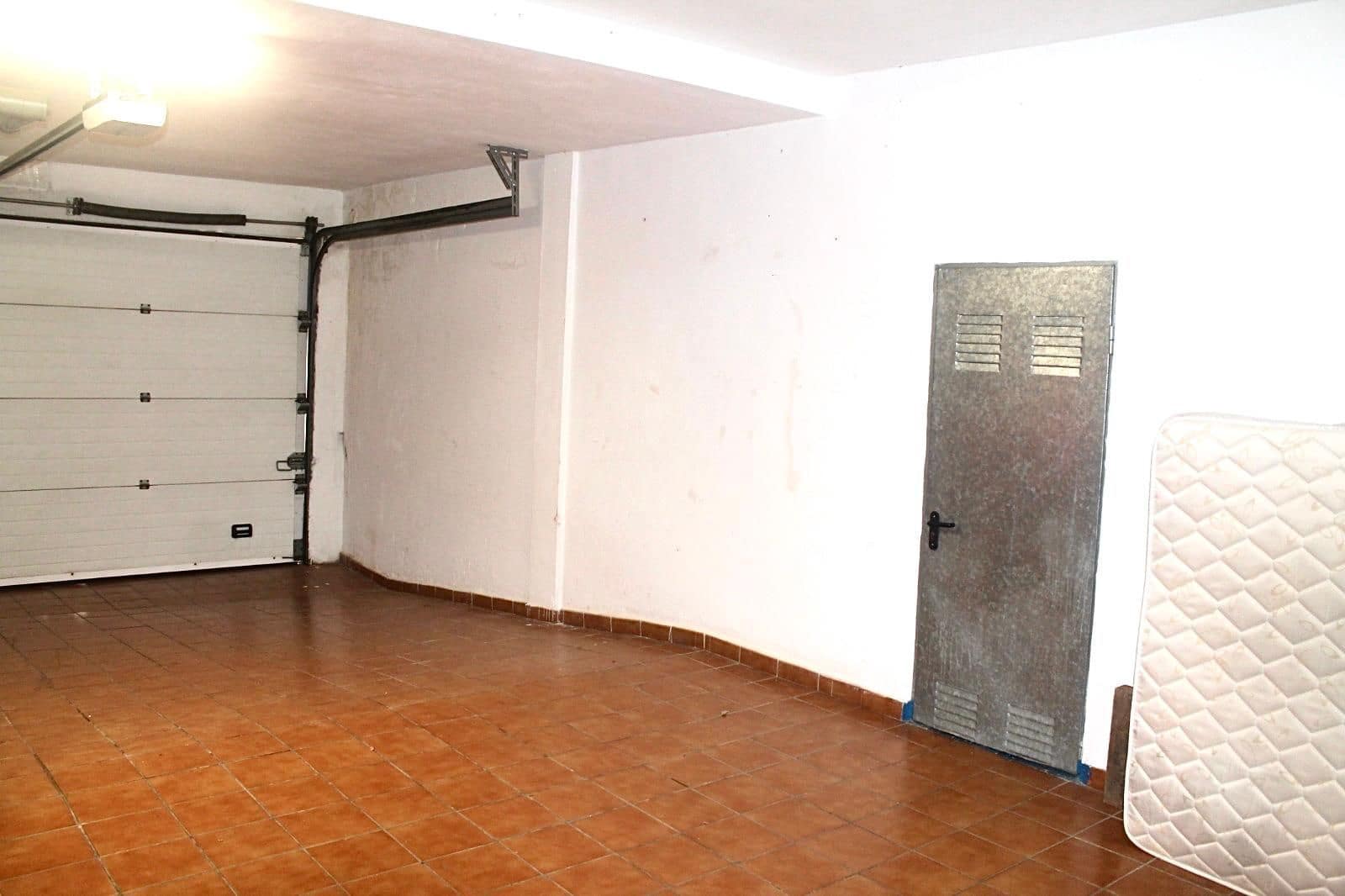4 bedroom Semi-detached Villa for sale in Marbella - € 650,000 (Ref: 9836142)