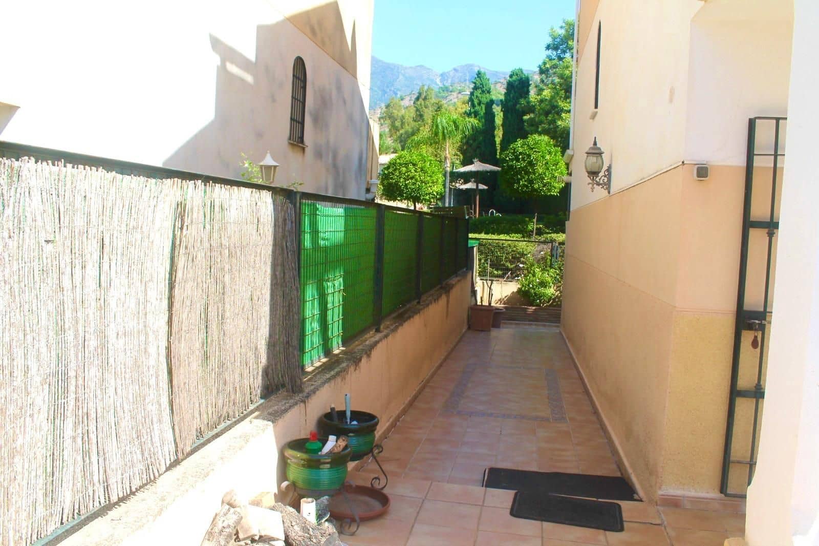 4 bedroom Semi-detached Villa for sale in Marbella - € 650,000 (Ref: 9836142)