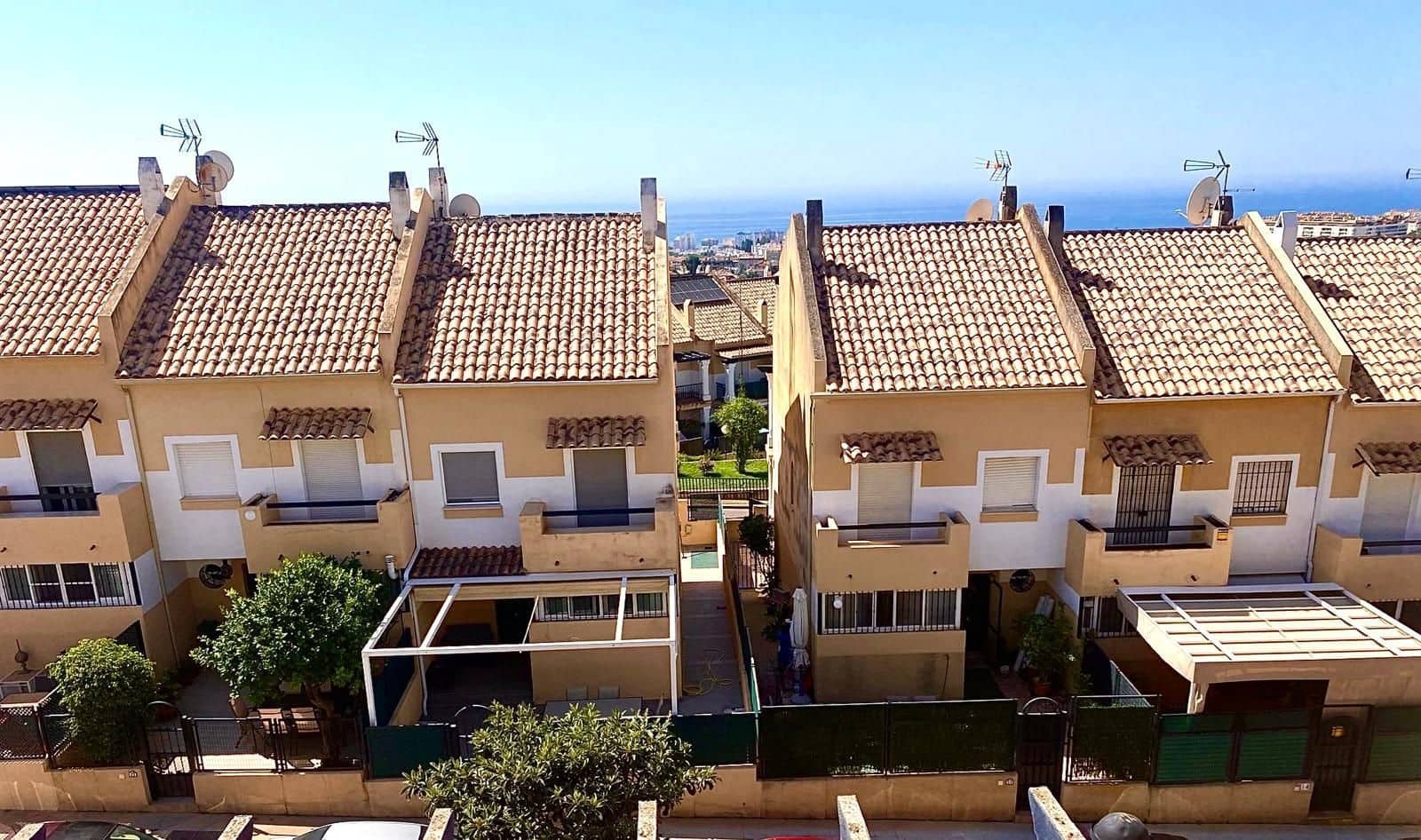 4 bedroom Semi-detached Villa for sale in Marbella - € 650,000 (Ref: 9836142)