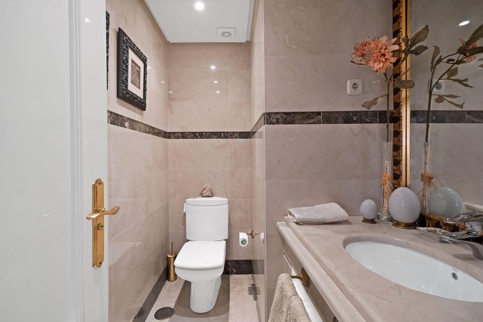 Ático de 2 habitaciones en Puerto Banus en venta - 1.695.000 € (Ref: 9836143)