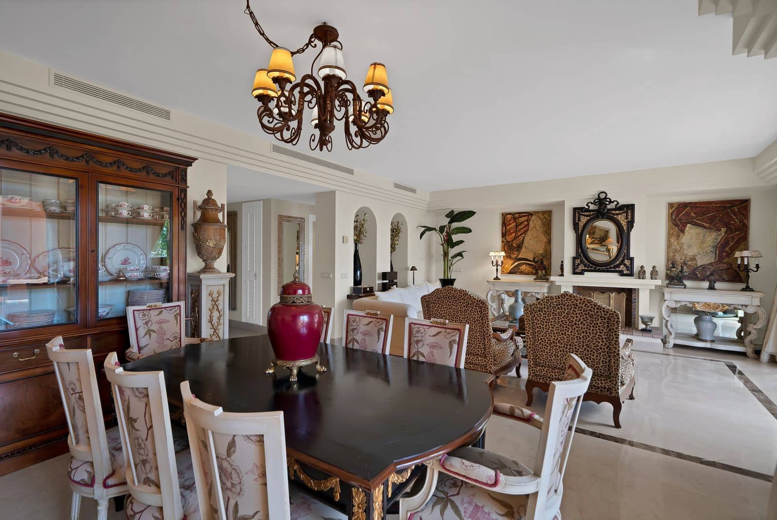 Ático de 2 habitaciones en Puerto Banus en venta - 1.695.000 € (Ref: 9836143)