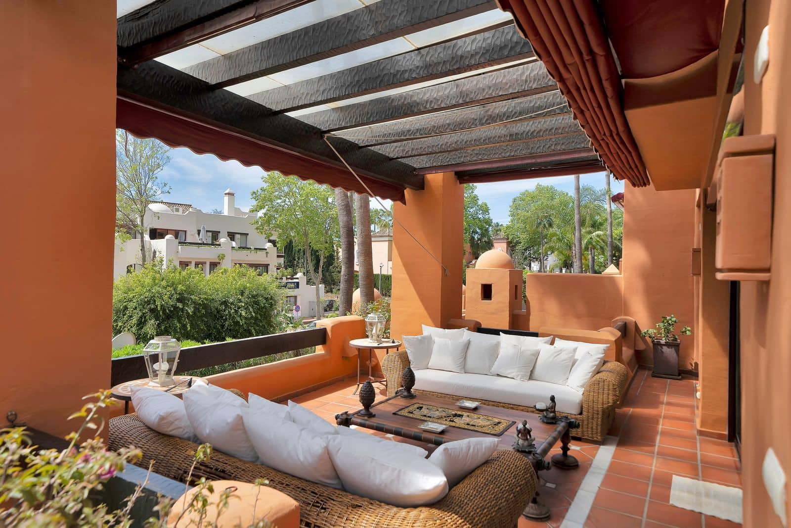 Ático de 2 habitaciones en Puerto Banus en venta - 1.695.000 € (Ref: 9836143)