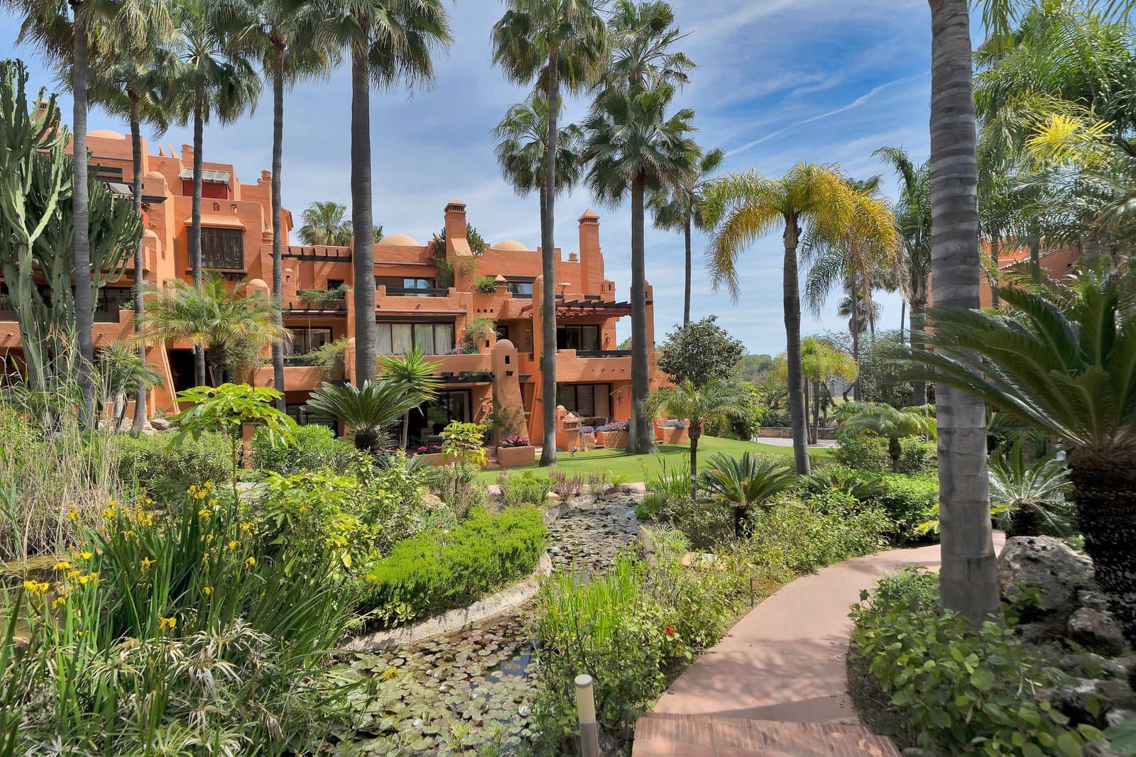 Ático de 2 habitaciones en Puerto Banus en venta - 1.695.000 € (Ref: 9836143)