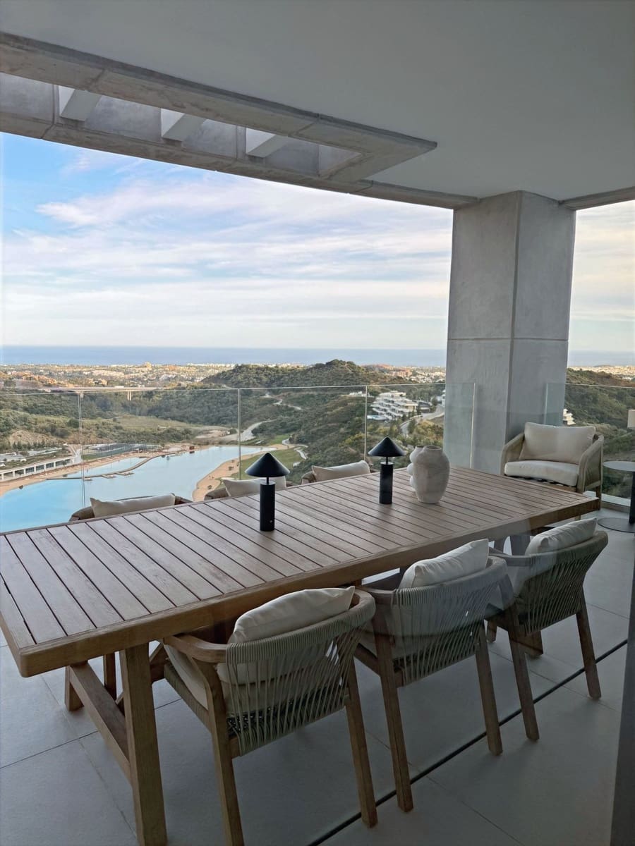 2 bedroom Penthouse for sale in Benahavis - € 1,900,000 (Ref: 9836145)