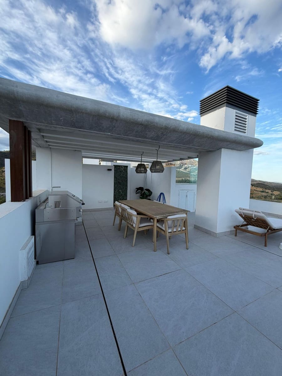 2 bedroom Penthouse for sale in Benahavis - € 1,900,000 (Ref: 9836145)