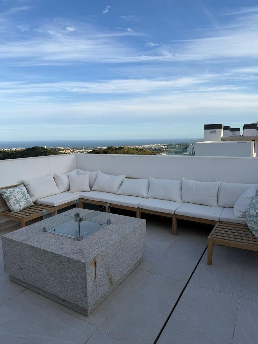 2 bedroom Penthouse for sale in Benahavis - € 1,900,000 (Ref: 9836145)