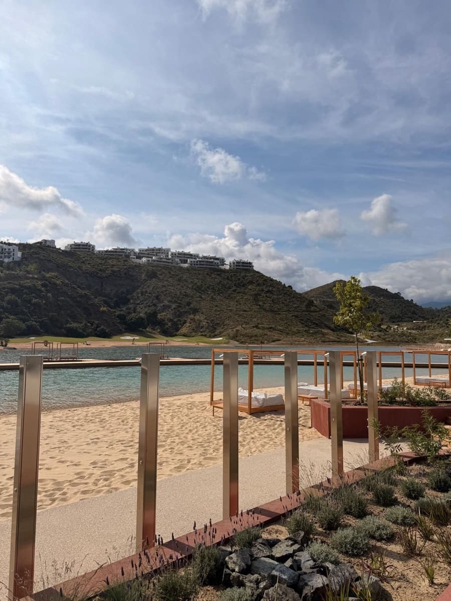 2 bedroom Penthouse for sale in Benahavis - € 1,900,000 (Ref: 9836145)
