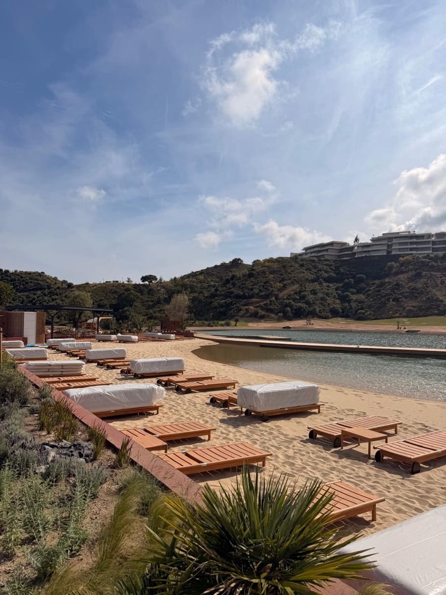 2 bedroom Penthouse for sale in Benahavis - € 1,900,000 (Ref: 9836145)