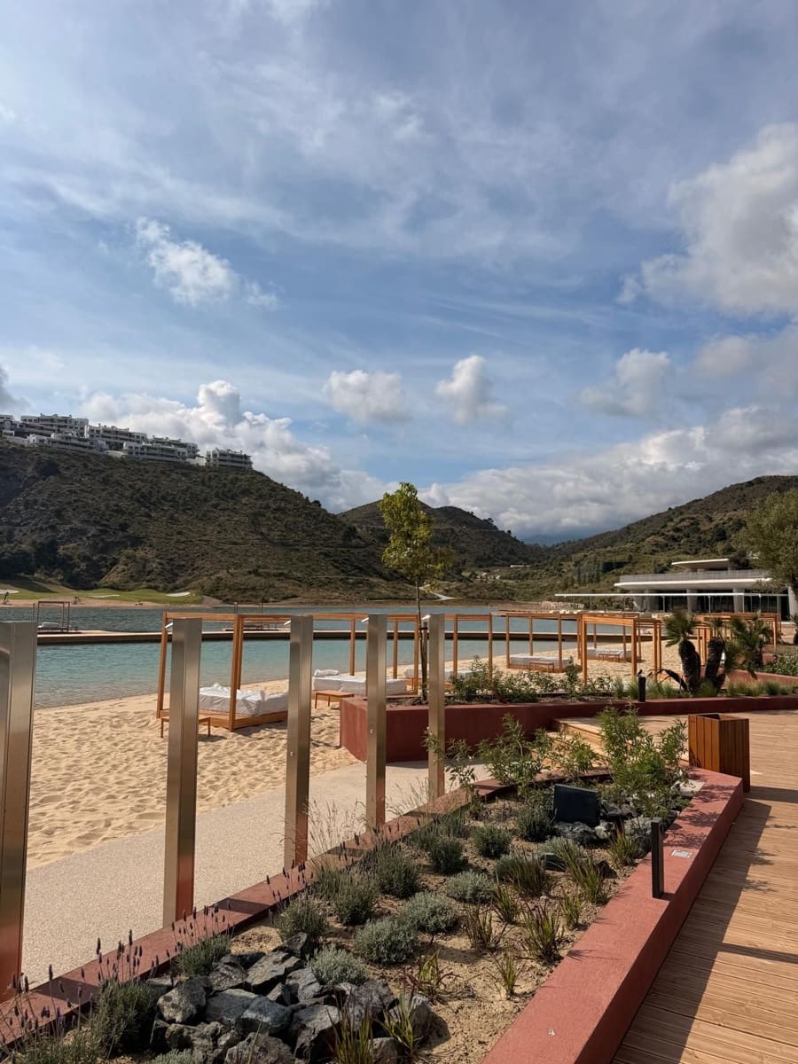 2 bedroom Penthouse for sale in Benahavis - € 1,900,000 (Ref: 9836145)