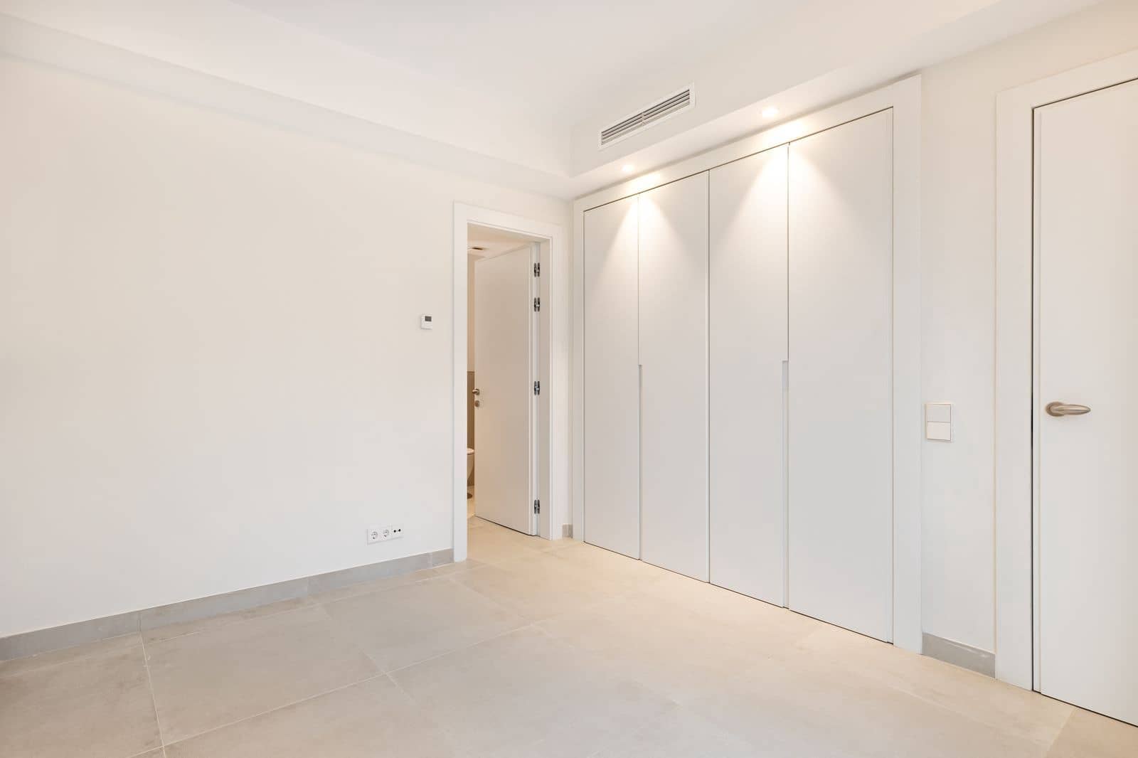 4 slaapkamer Halfvrijstaande villa te koop in San Pedro de Alcantara - € 1.195.000 (Ref: 9836148)