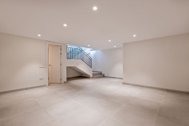 4 slaapkamer Halfvrijstaande villa te koop in San Pedro de Alcantara, Marbella - € 1.195.000 (Ref: 9836148)