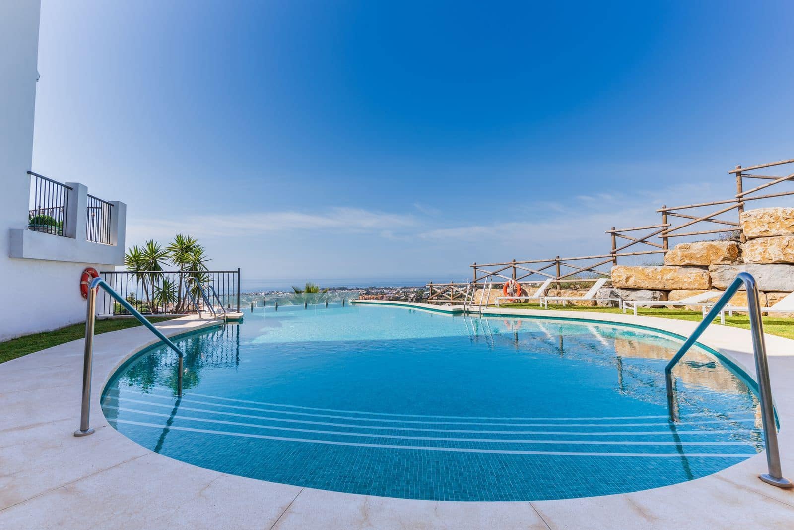 3 bedroom Apartment for sale in Benahavis - € 750,000 (Ref: 9836153)