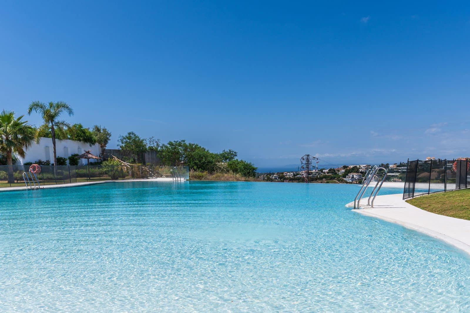 3 bedroom Apartment for sale in Benahavis - € 750,000 (Ref: 9836153)