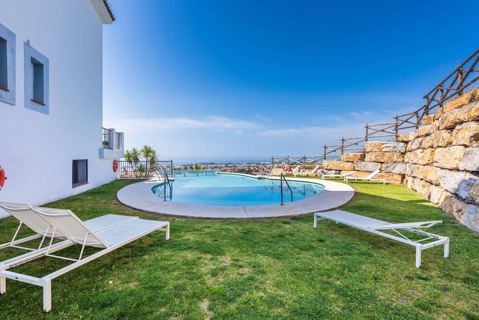 3 bedroom Apartment for sale in Benahavis - € 750,000 (Ref: 9836153)