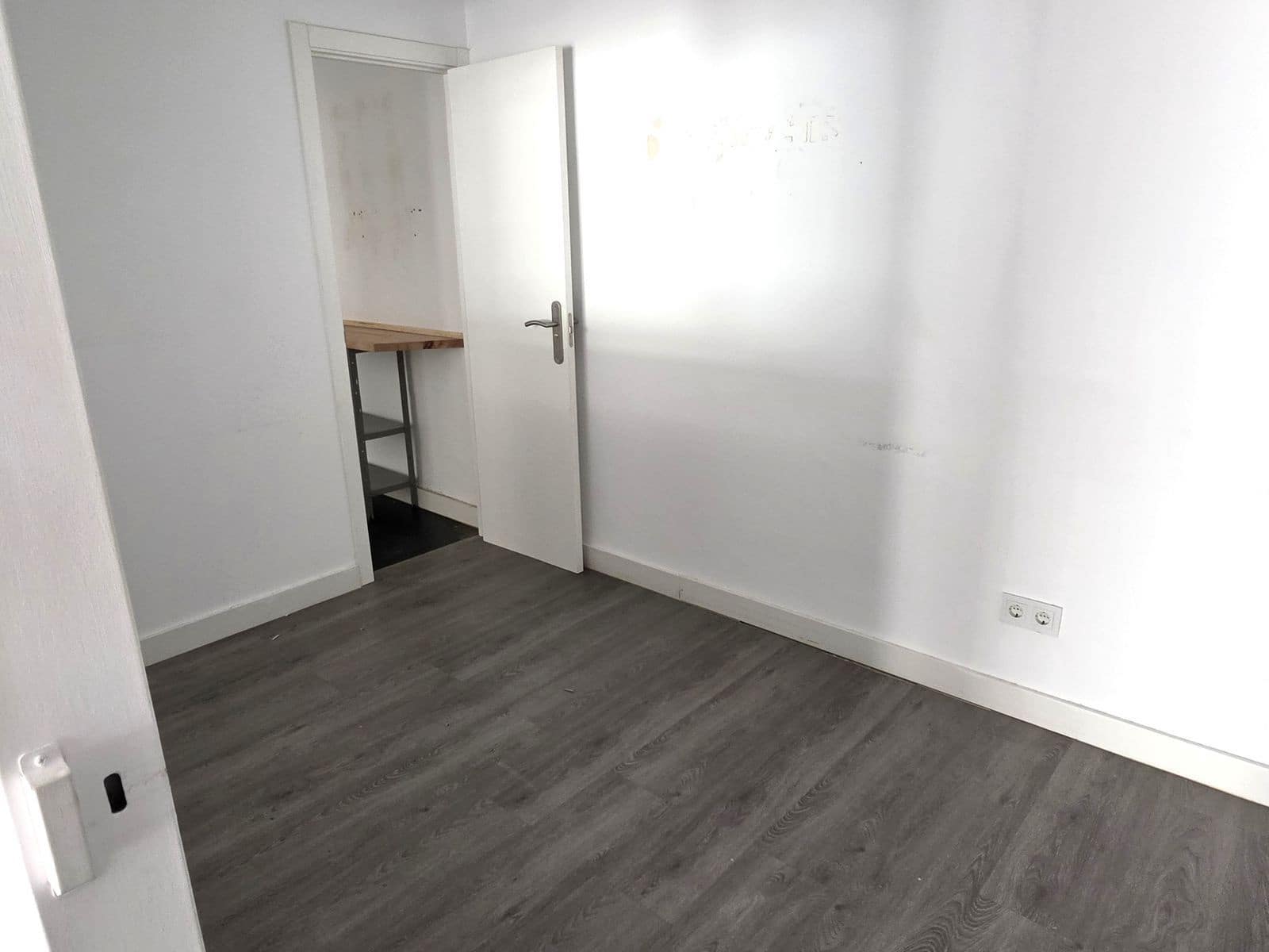 Commercial for sale in San Pedro de Alcantara - € 300,000 (Ref: 9836332)