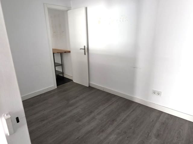 Commercial for sale in San Pedro de Alcantara, Marbella - € 300,000 (Ref: 9836332)