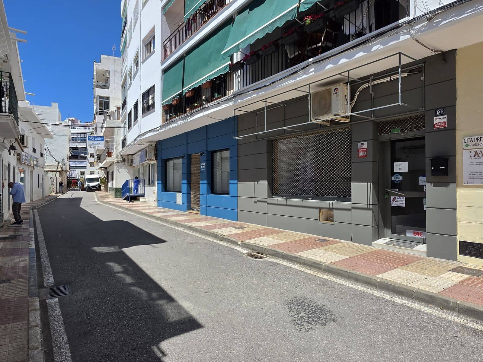 Commercial for sale in San Pedro de Alcantara - € 300,000 (Ref: 9836332)