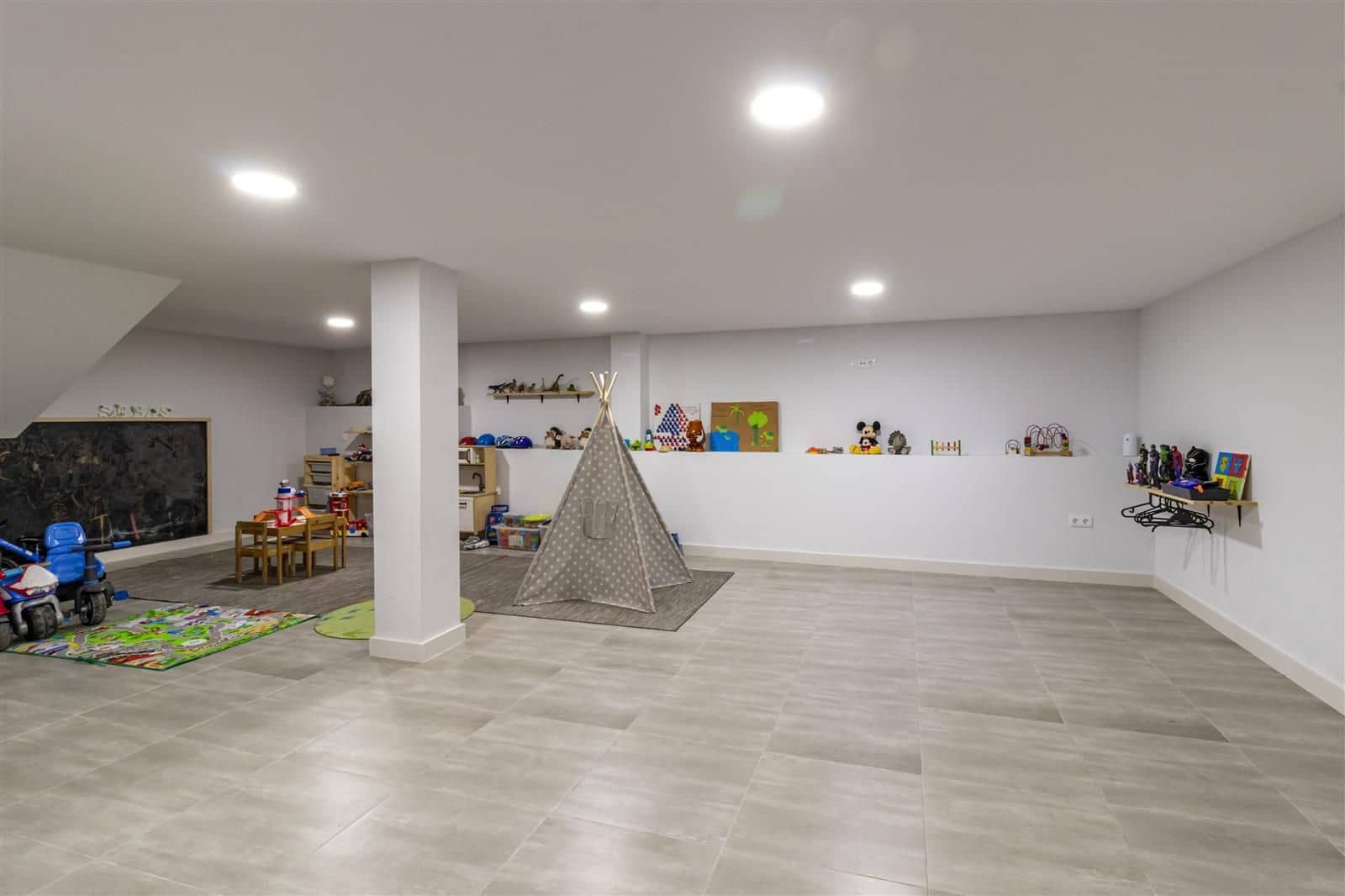 3 bedroom Townhouse for sale in San Pedro de Alcantara - € 900,000 (Ref: 9836341)