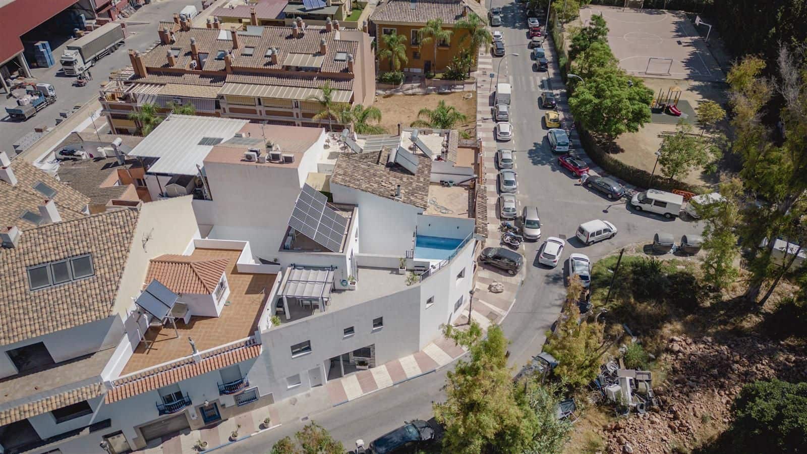 3 bedroom Townhouse for sale in San Pedro de Alcantara - € 900,000 (Ref: 9836341)