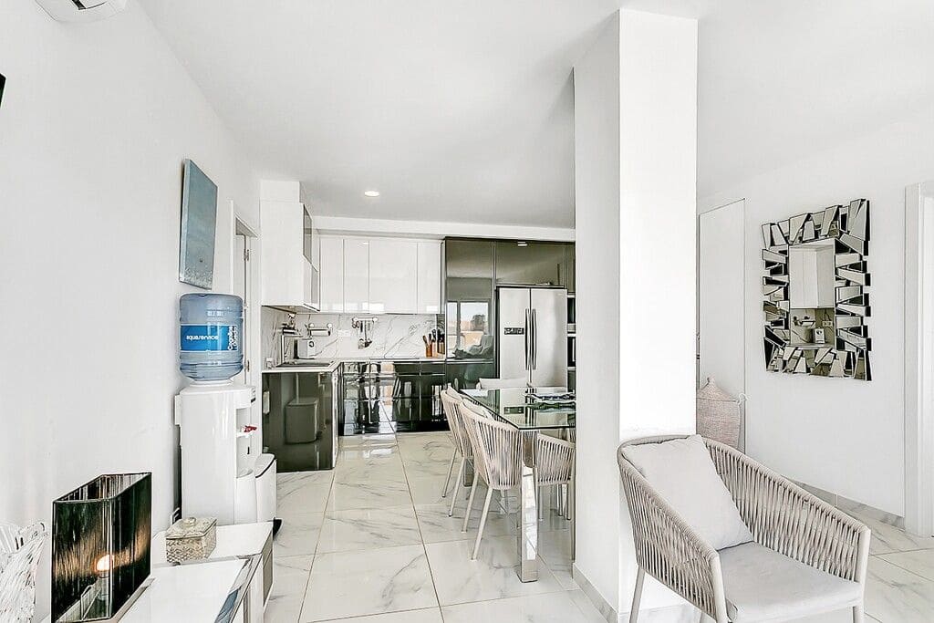 Apartamento de 2 habitaciones en Marbella en venta - 945.000 € (Ref: 9836342)