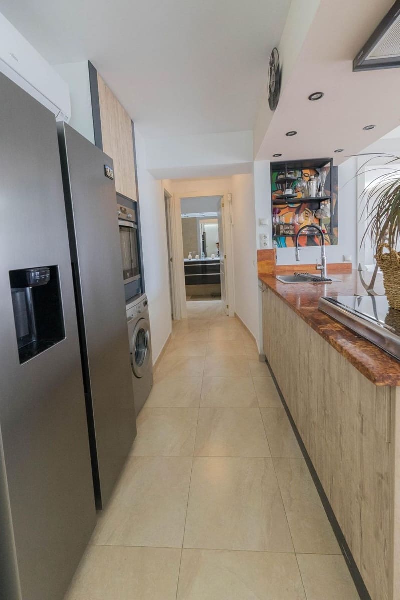 2 bedroom Apartment for sale in Benalmadena Costa - € 350,000 (Ref: 9836347)