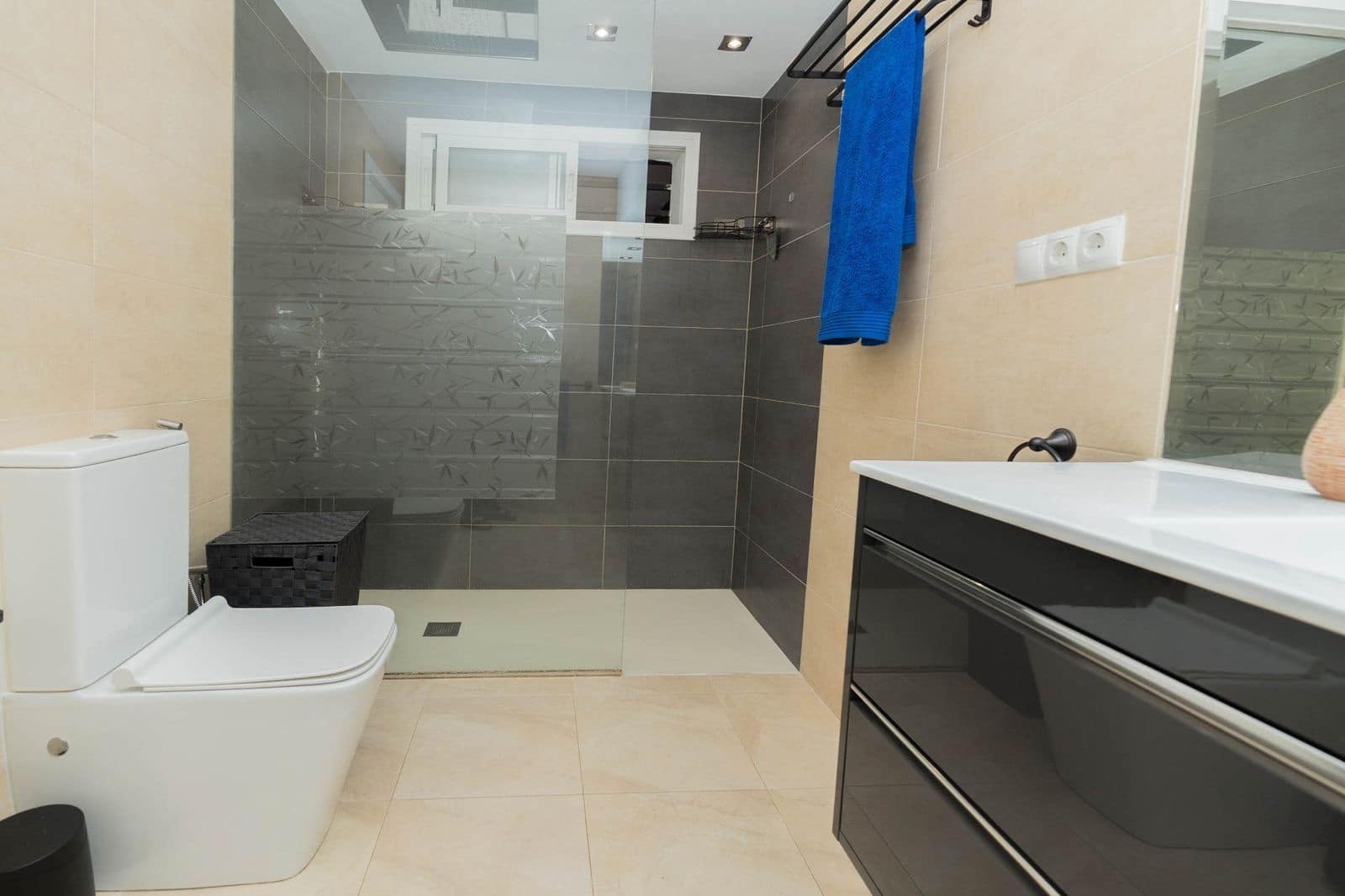 2 bedroom Apartment for sale in Benalmadena Costa - € 350,000 (Ref: 9836347)