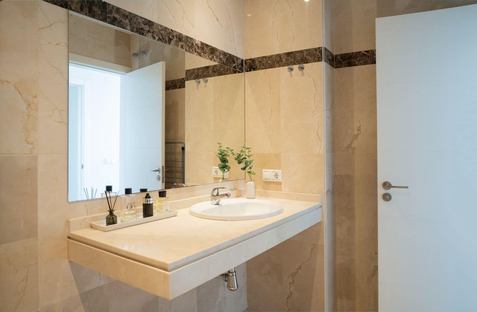 2 bedroom Apartment for sale in New Golden Mile - € 695,000 (Ref: 9836350)