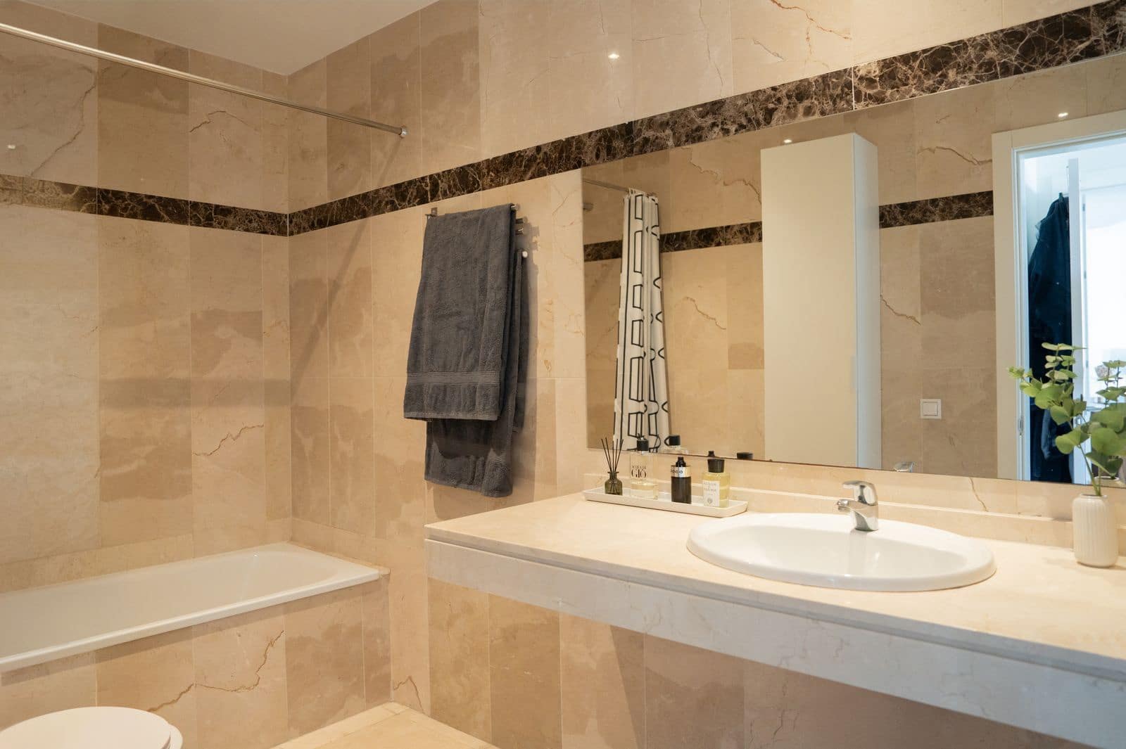 2 bedroom Apartment for sale in New Golden Mile - € 695,000 (Ref: 9836350)