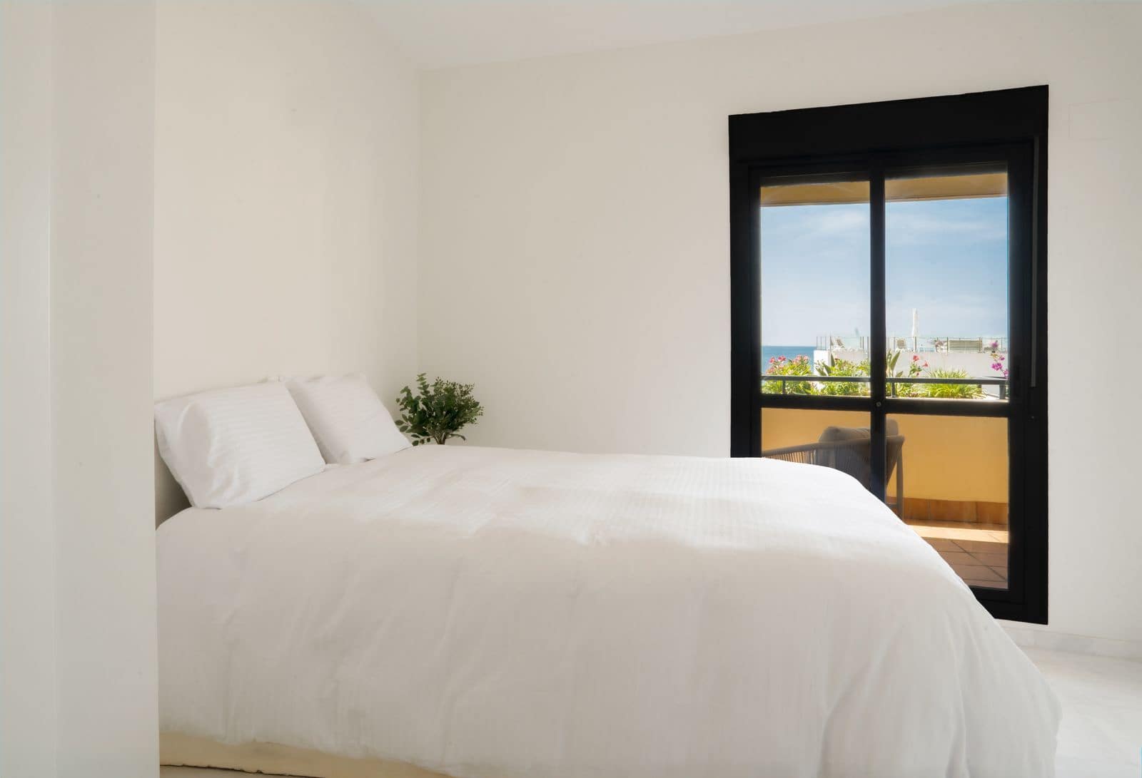 2 bedroom Apartment for sale in New Golden Mile - € 695,000 (Ref: 9836350)