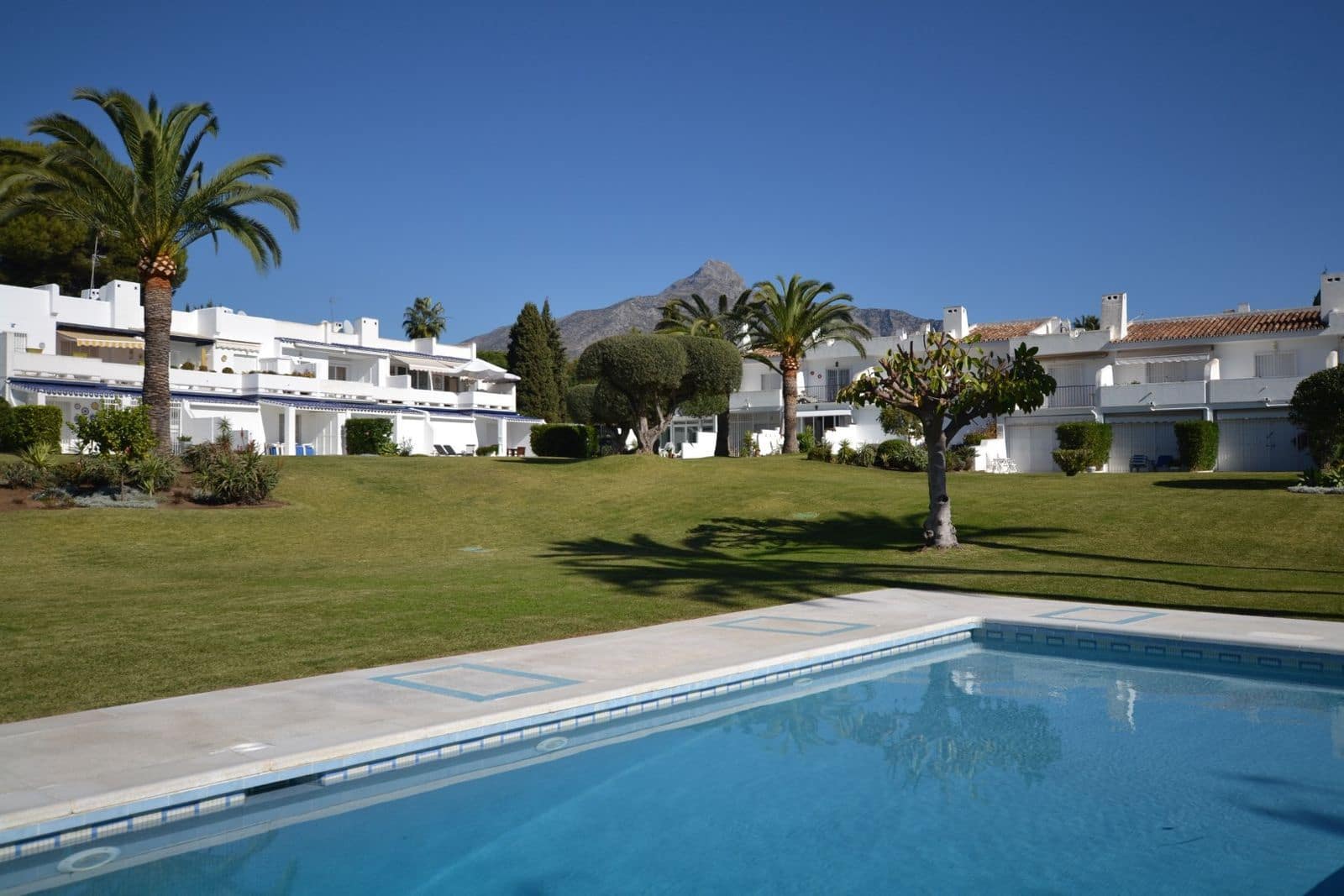 4 bedroom Townhouse for sale in Nueva Andalucia - € 1,395,000 (Ref: 9836353)