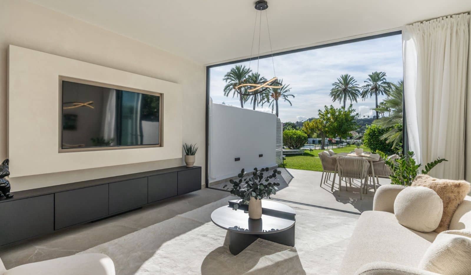 4 bedroom Townhouse for sale in Nueva Andalucia - € 1,395,000 (Ref: 9836353)