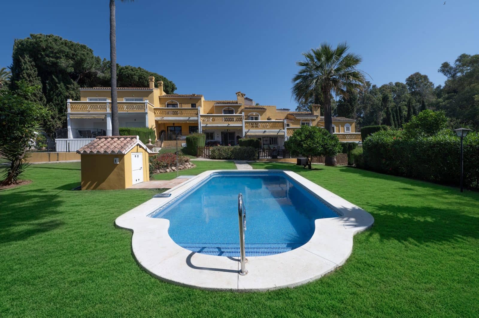 2 bedroom Semi-detached Villa for sale in Mijas Costa - € 495,000 (Ref: 9836357)