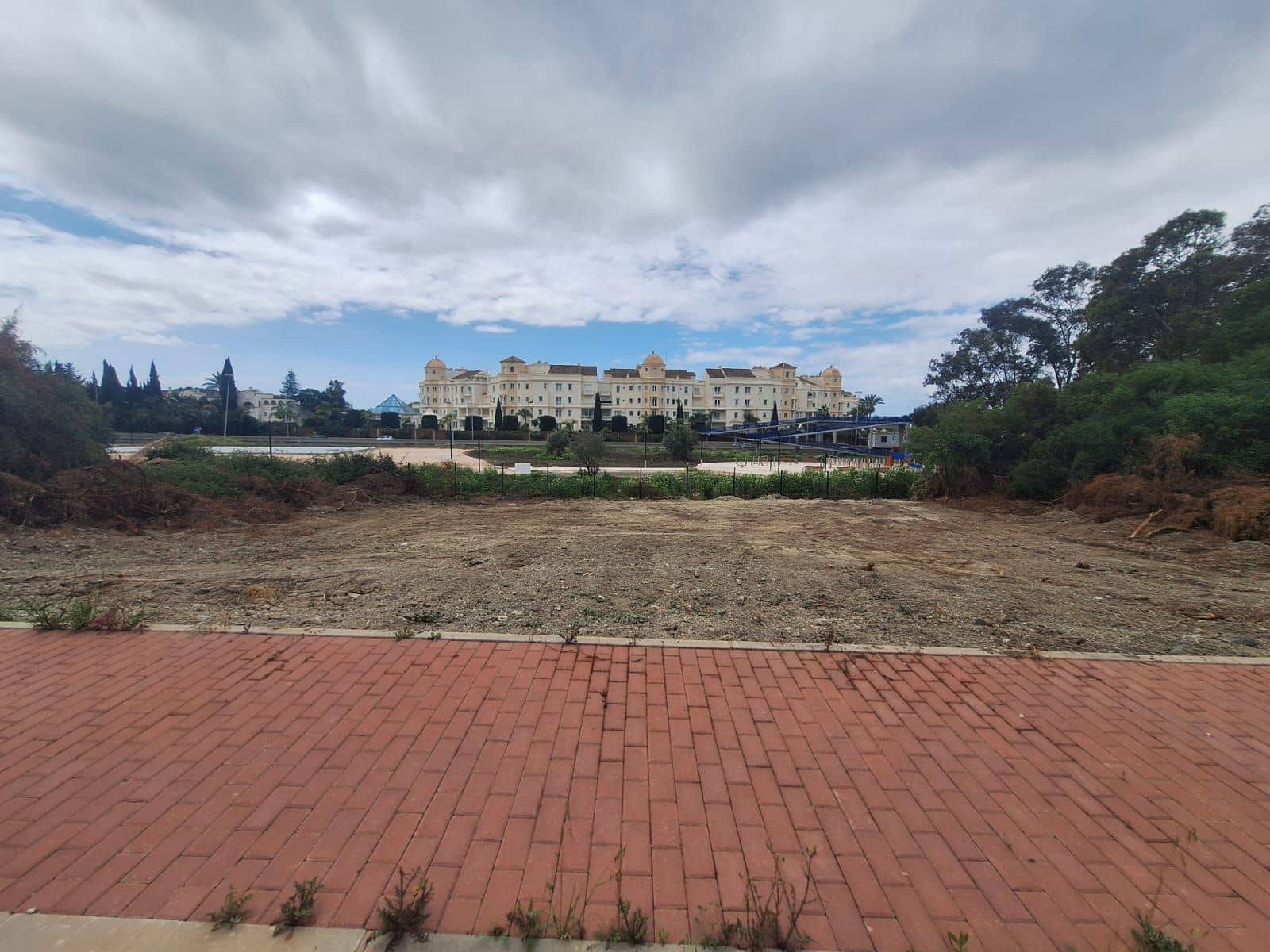 Terrain à Bâtir à vendre à Estepona - 595 000 € (Ref: 9836363)