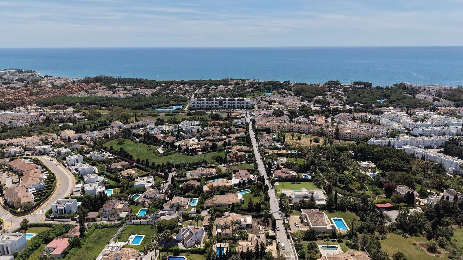 4 bedroom Villa for sale in El Paraiso - € 1,750,000 (Ref: 9836383)