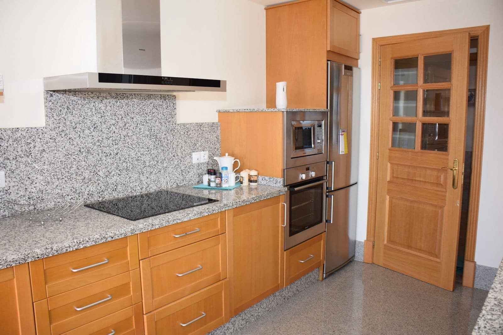 2 slaapkamer Halfvrijstaande villa te koop in Marbella - € 695.000 (Ref: 9836384)