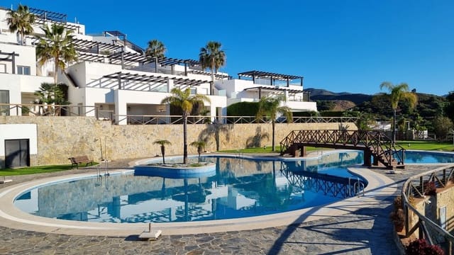 2 slaapkamer Halfvrijstaande villa te koop in Santa Clara, Marbella - € 695.000 (Ref: 9836384)