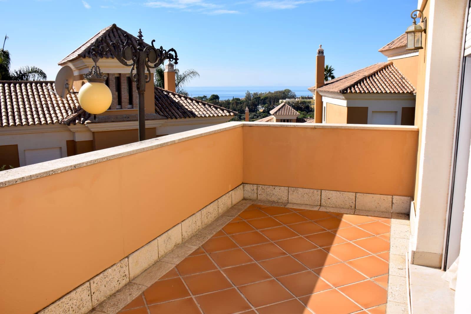 5 bedroom Semi-detached Villa for sale in Marbella - € 1,500,000 (Ref: 9836385)
