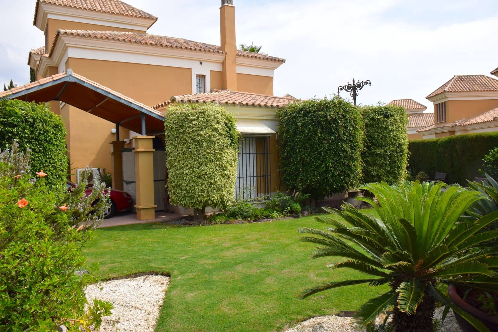 5 bedroom Semi-detached Villa for sale in Marbella - € 1,500,000 (Ref: 9836385)
