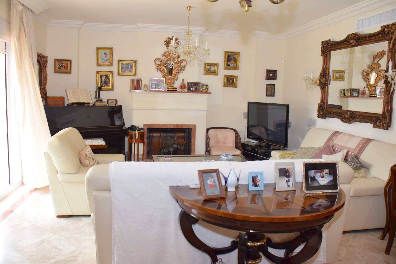 5 bedroom Semi-detached Villa for sale in Marbella - € 1,500,000 (Ref: 9836385)