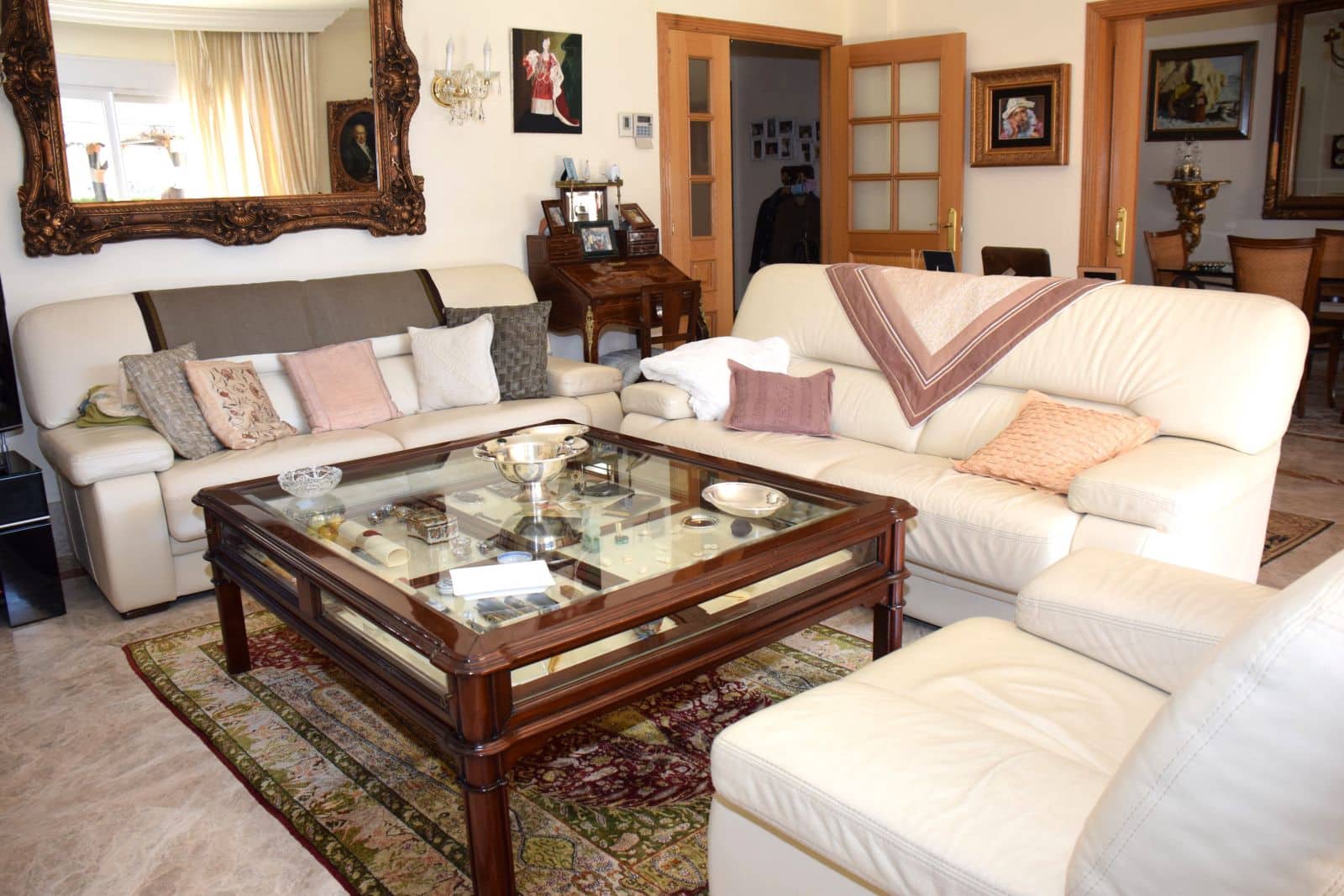 5 bedroom Semi-detached Villa for sale in Marbella - € 1,500,000 (Ref: 9836385)