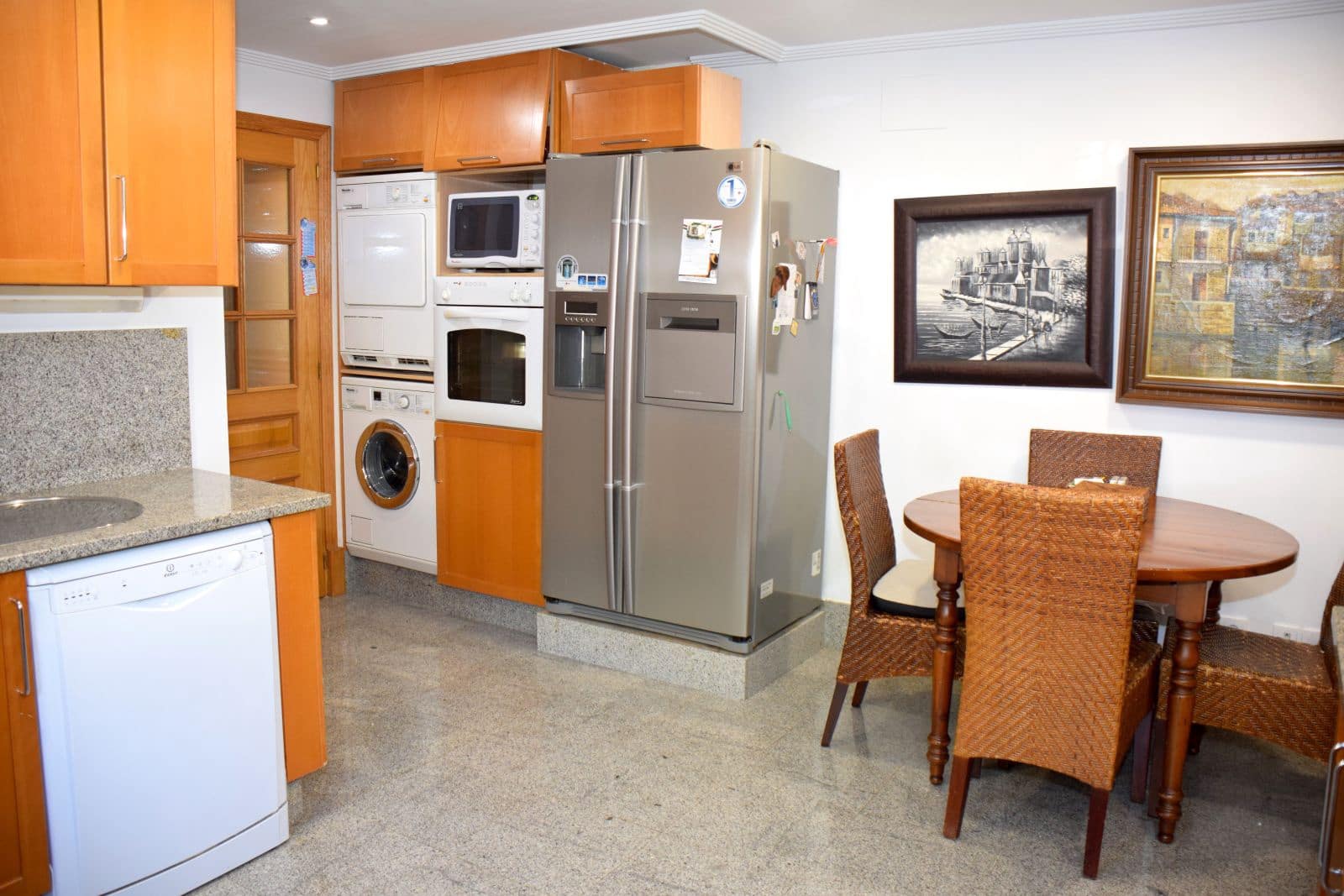 5 bedroom Semi-detached Villa for sale in Marbella - € 1,500,000 (Ref: 9836385)
