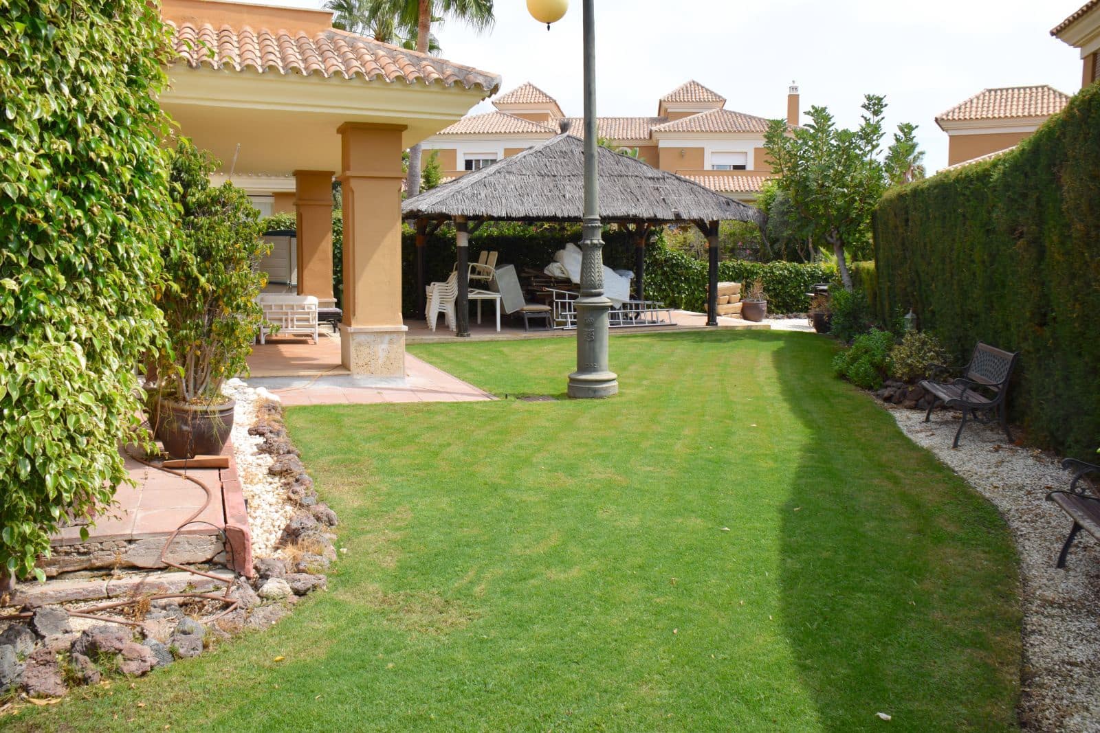 5 bedroom Semi-detached Villa for sale in Marbella - € 1,500,000 (Ref: 9836385)