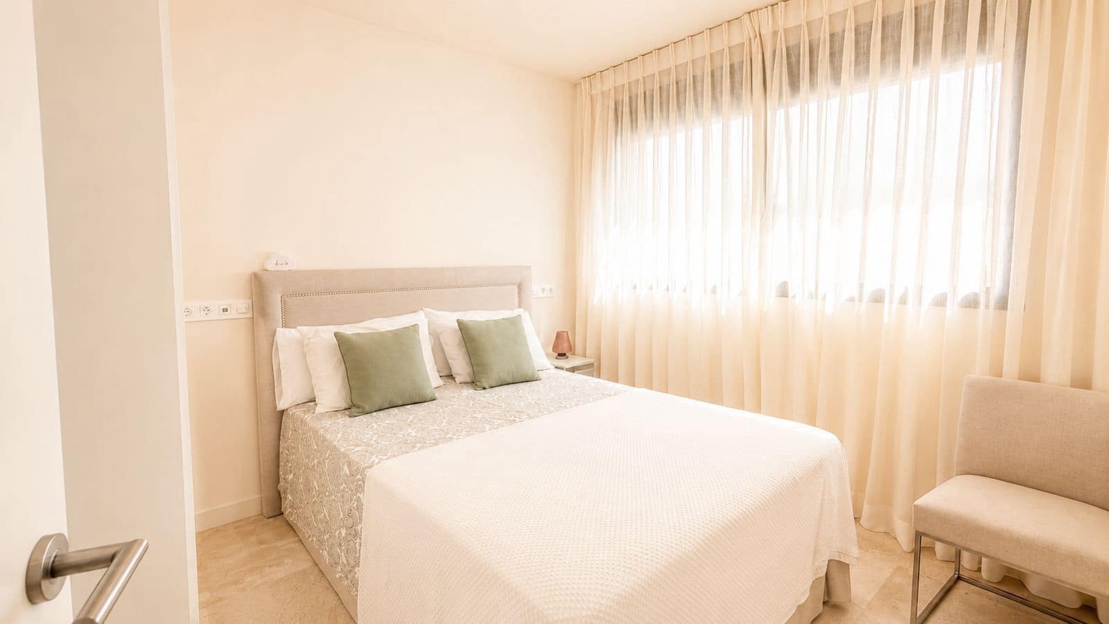4 makuuhuone Omakotitalo myytävänä paikassa La Cala de Mijas - 999 000 € (Ref: 9836388)