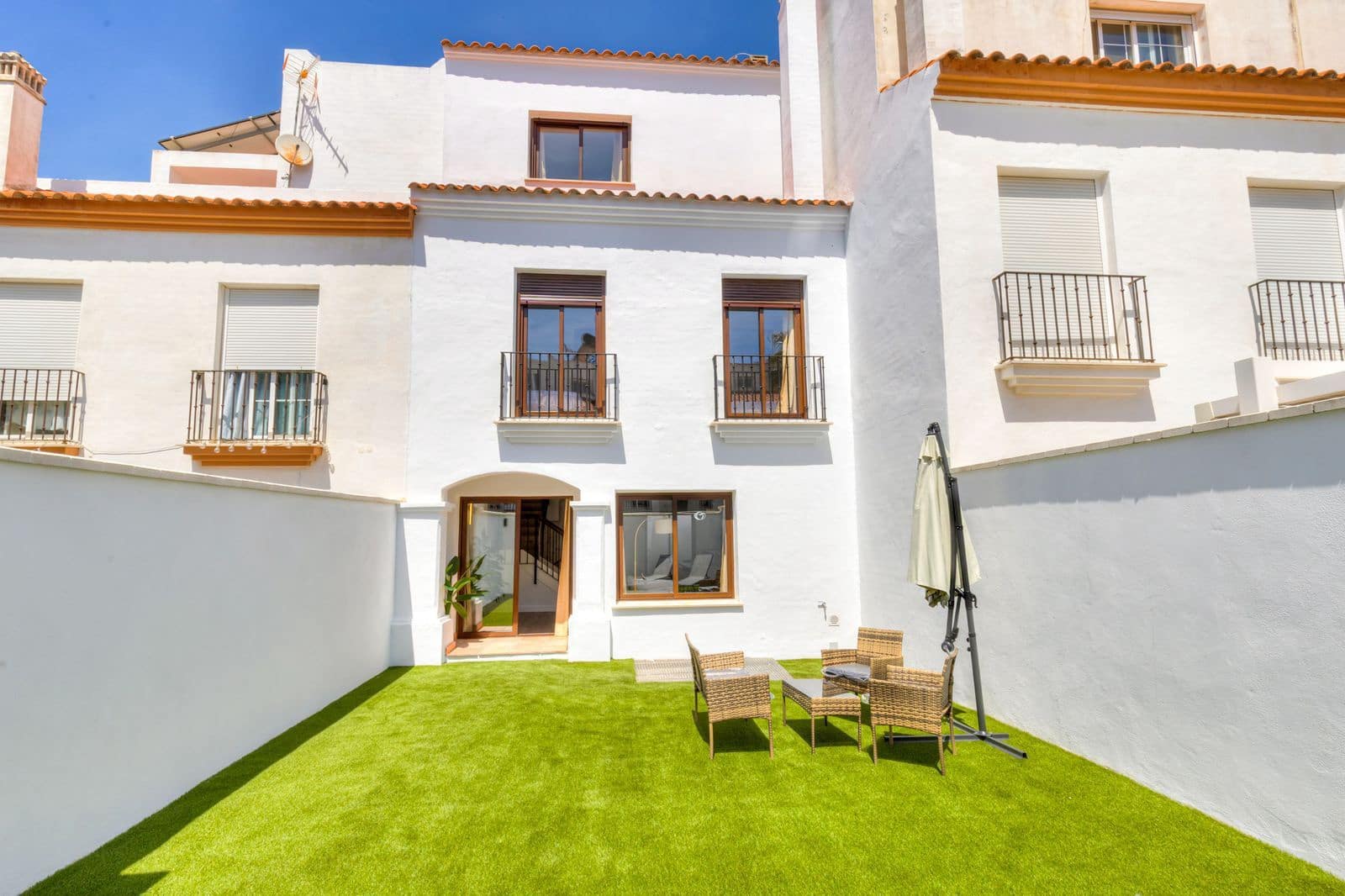 5 soveværelse Byhus til salg i Bahia de Casares - € 695.000 (Ref: 9843486)
