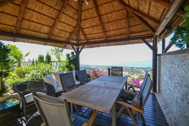 5 quarto Moradia para venda em Los Monteros, Marbella - 2 950 000 € (Ref: 9843507)