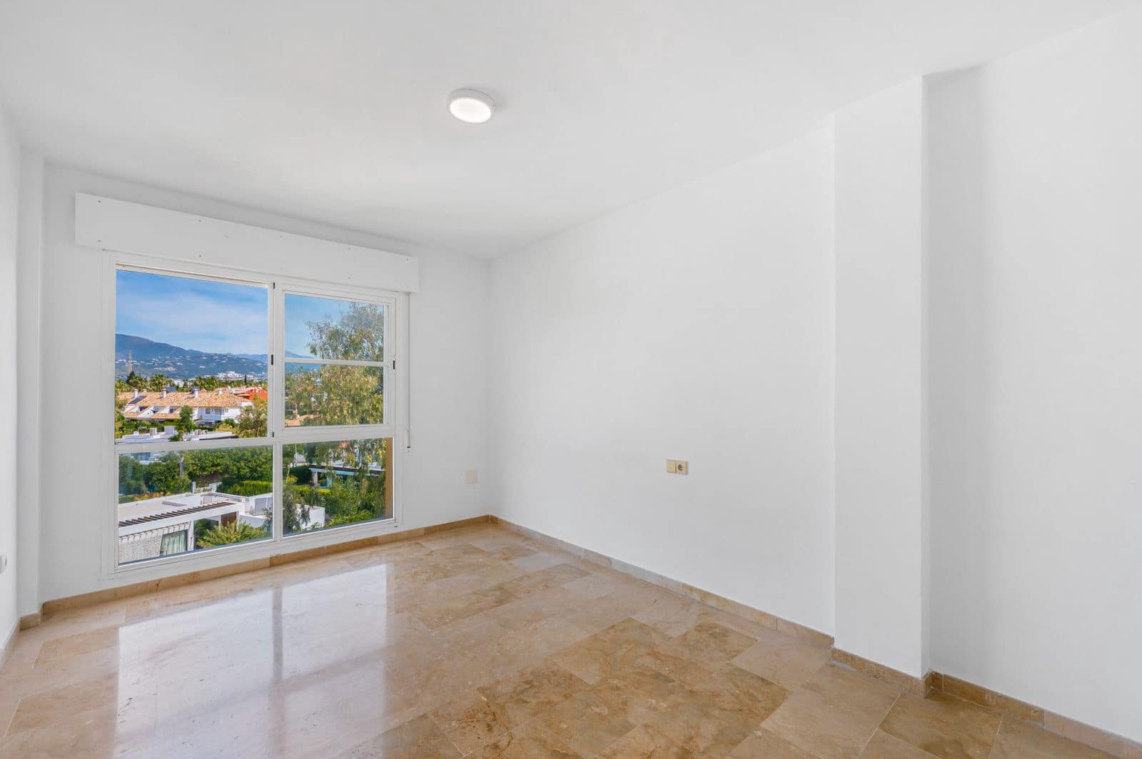 2 soverom Penthouse til salgs i Malaga by - € 340 000 (Ref: 9843508)