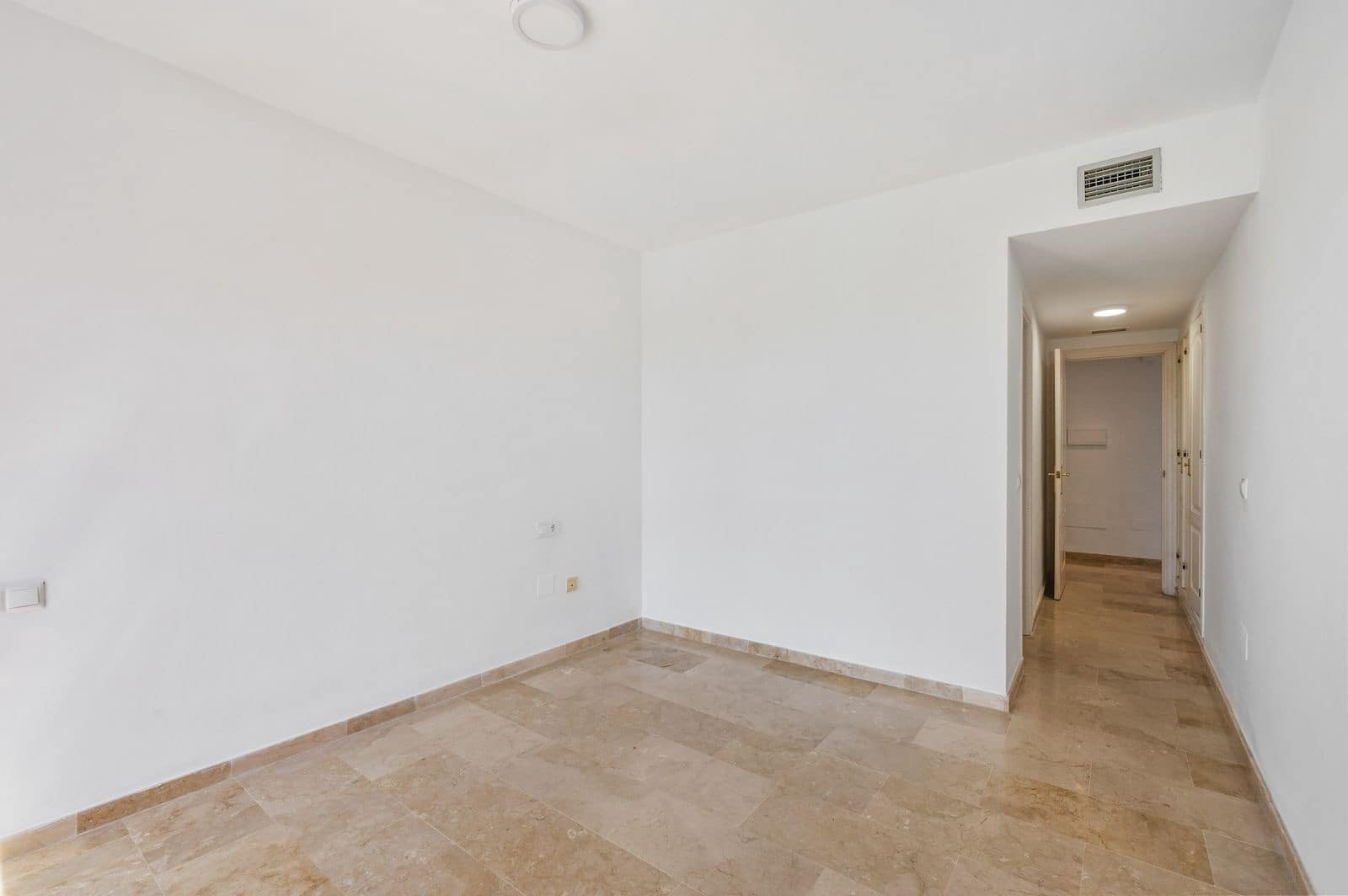 2 soverom Penthouse til salgs i Malaga by - € 340 000 (Ref: 9843508)