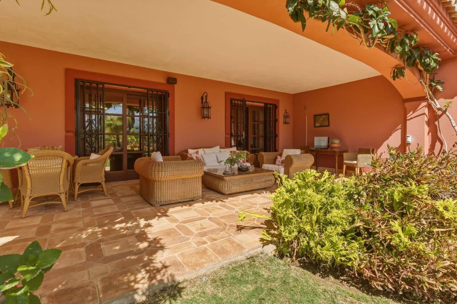 6 bedroom Villa for sale in Guadalmina - € 4,495,000 (Ref: 9843510)