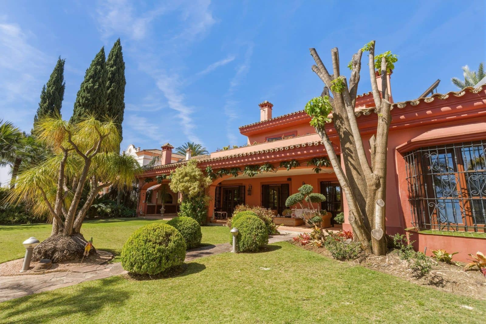 6 bedroom Villa for sale in Guadalmina - € 4,495,000 (Ref: 9843510)