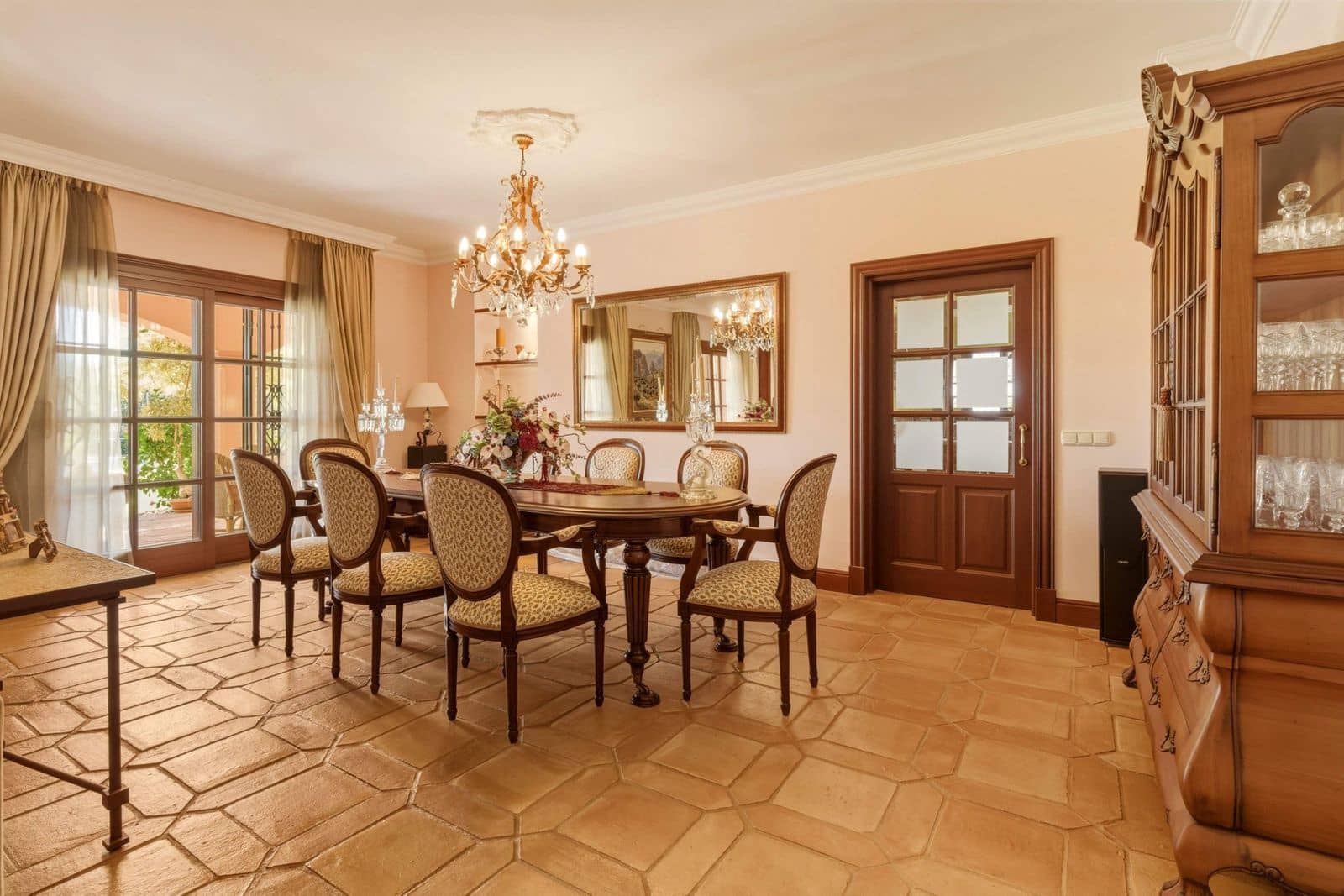 6 bedroom Villa for sale in Guadalmina - € 4,495,000 (Ref: 9843510)